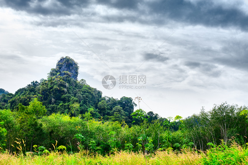 泰国山戏剧性环境天空照片岩石热带蓝色草地灌木丛支撑图片