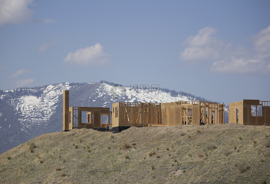 建造一个主建筑框架 建设雪山房子木头住宅山脉森林图片