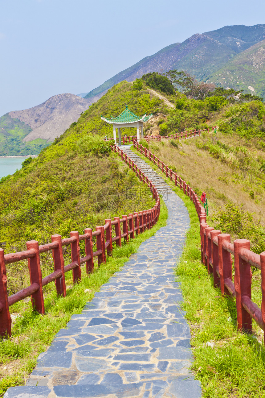 山上徒步旅行途径蓝色松树踪迹国家天空公园人行道风景地平线图片