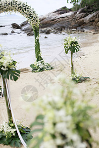 美丽的海滩婚礼设置庆典展示旅游兰花场景宗教新娘旅行婚姻会场背景图片