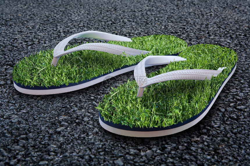 拖鞋绿色草地植物生长沥青院子凉鞋白色水平橡皮图片