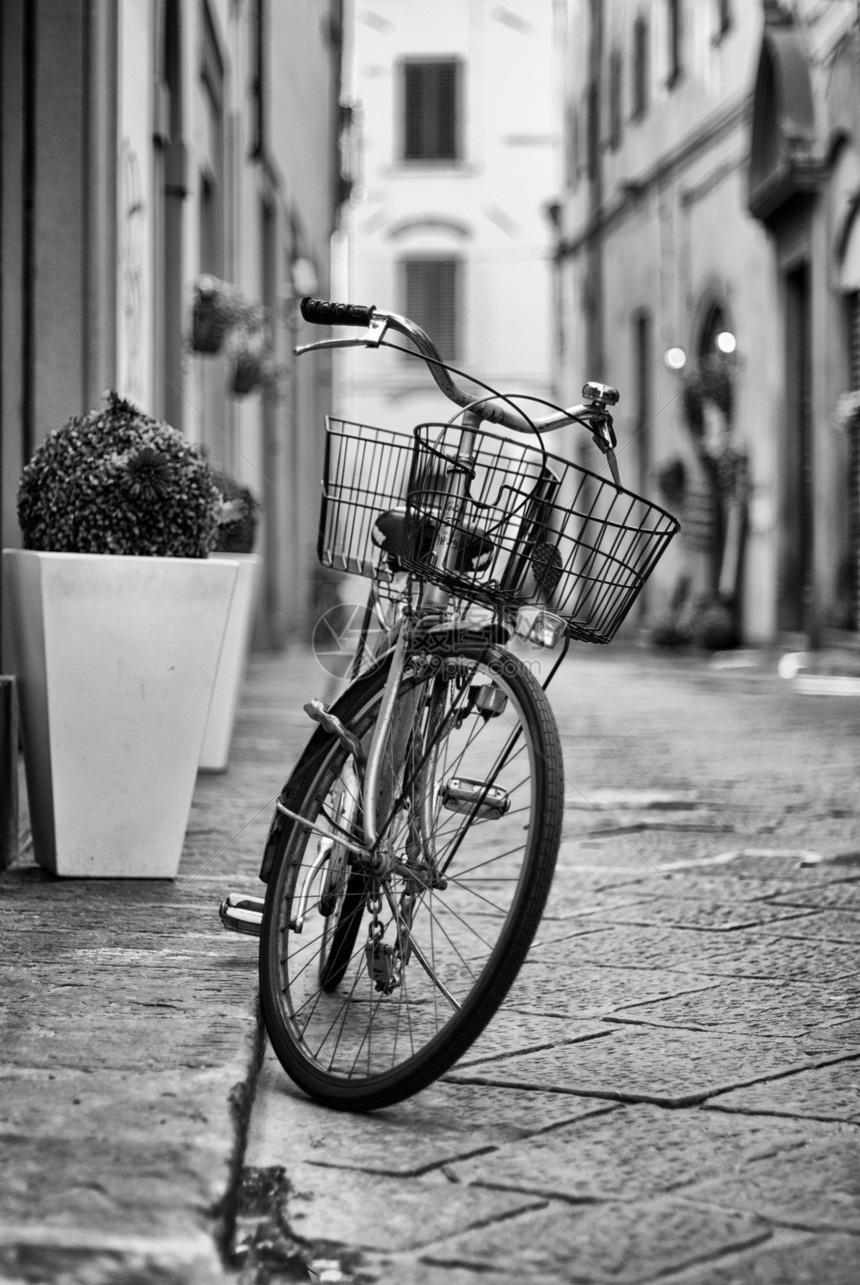 意大利佛罗伦萨黑与白自行车图片