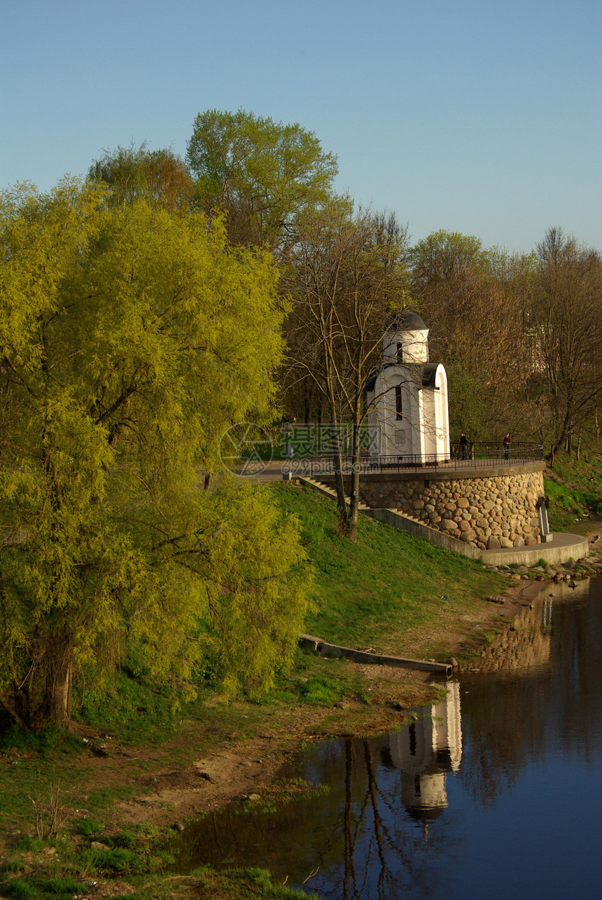 Velikaya河岸上的礼拜堂图片