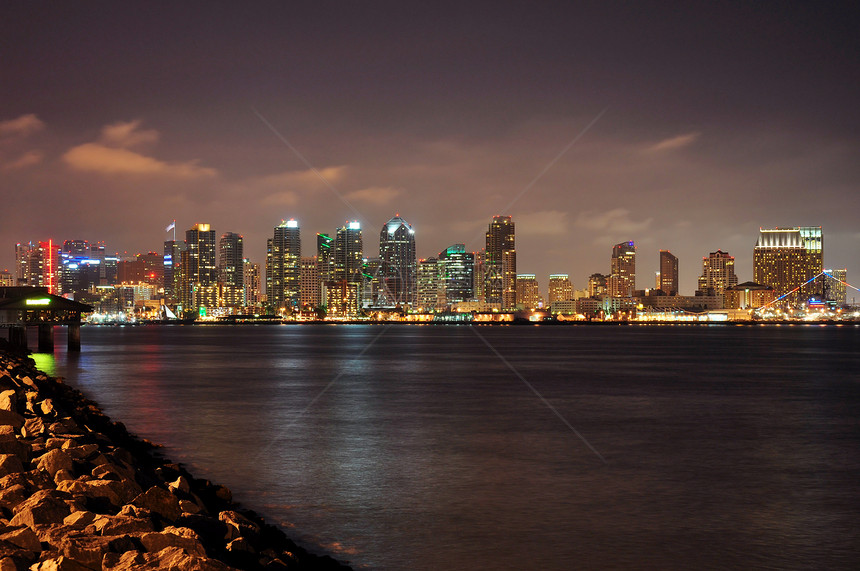 港湾岛夜景图片