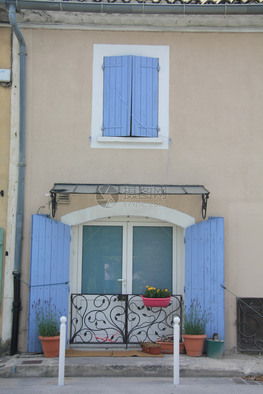 普罗旺斯大厦街道蓝色棕色快门百叶窗窗户石头住宅文化房子图片