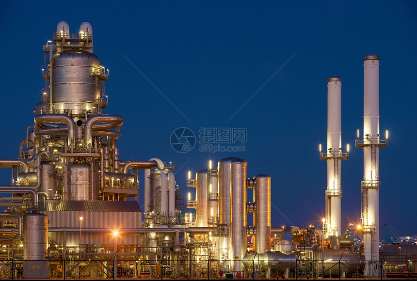 石化工业烟囱商业汽油烟雾生产炼油厂管道化学品金属天空图片