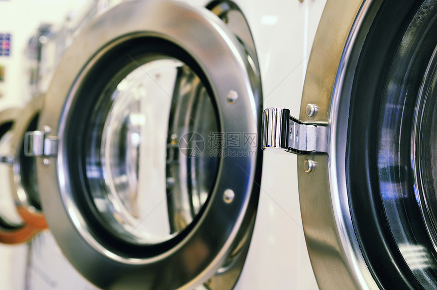 洗衣装载机垫圈硬币冲洗洗衣店民众公用事业自助电气洗涤剂图片