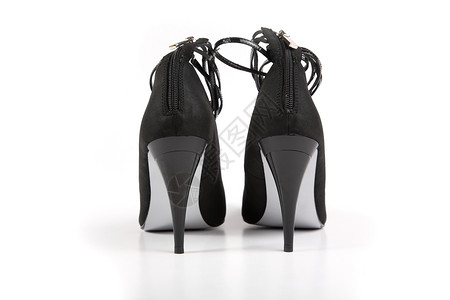 妇女黑皮女黑鞋女士齿轮皮革白色衣服高跟鞋黑色女性脚跟背景图片