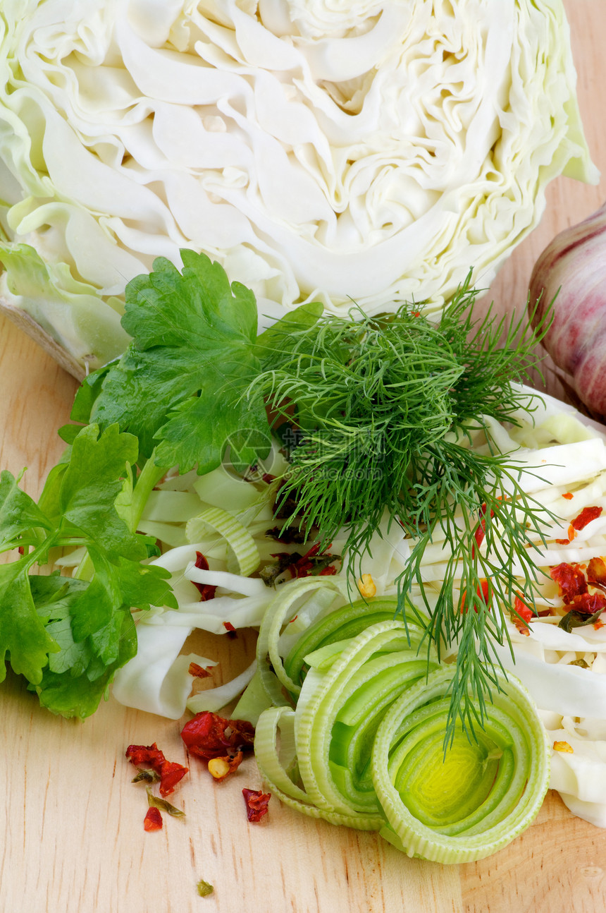 一套卷菜和生菜胡椒绿色树叶蔬菜芹菜香菜健康饮食韭葱白色红色图片