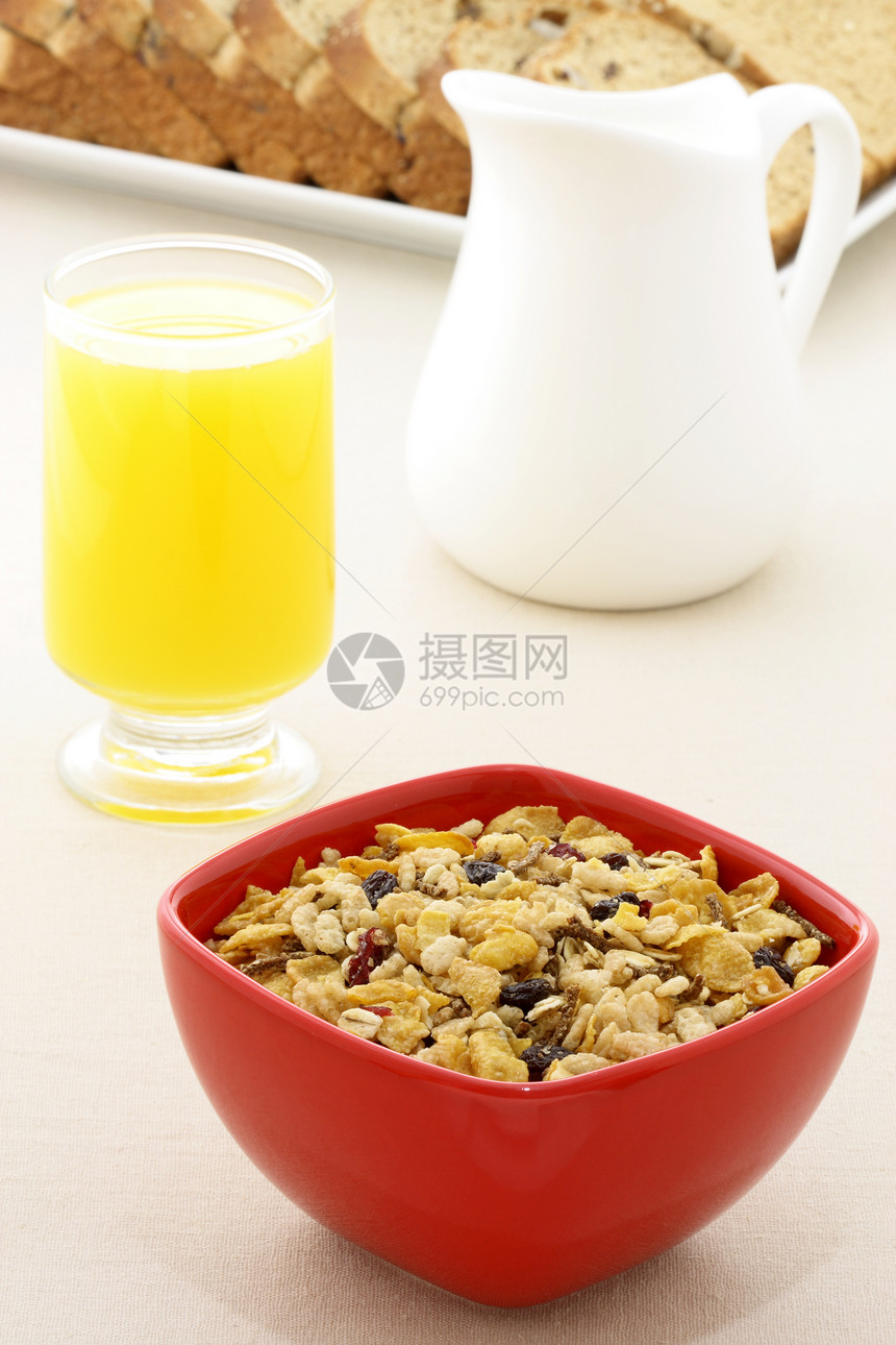 美味的新鲜早餐水果果汁杏仁热咖啡膳食谷物坚果小吃燕麦咖啡图片