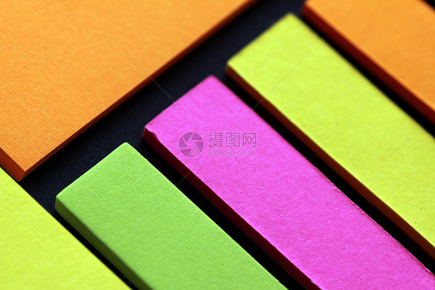 彩色纸条粉色绿色橙子废料白色边界红色工艺纸板黄色图片