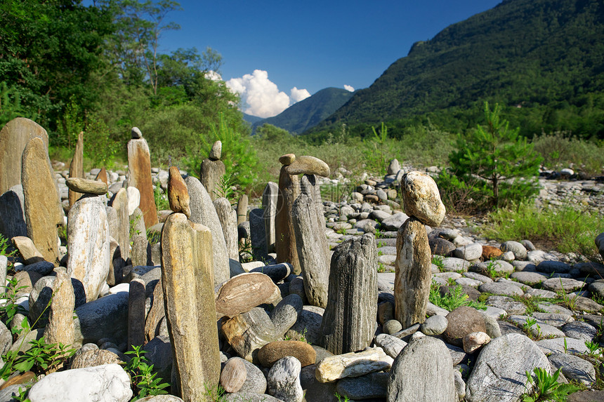 河谷花园旅行石头岩石气候树木植物旅游蓝色花朵图片