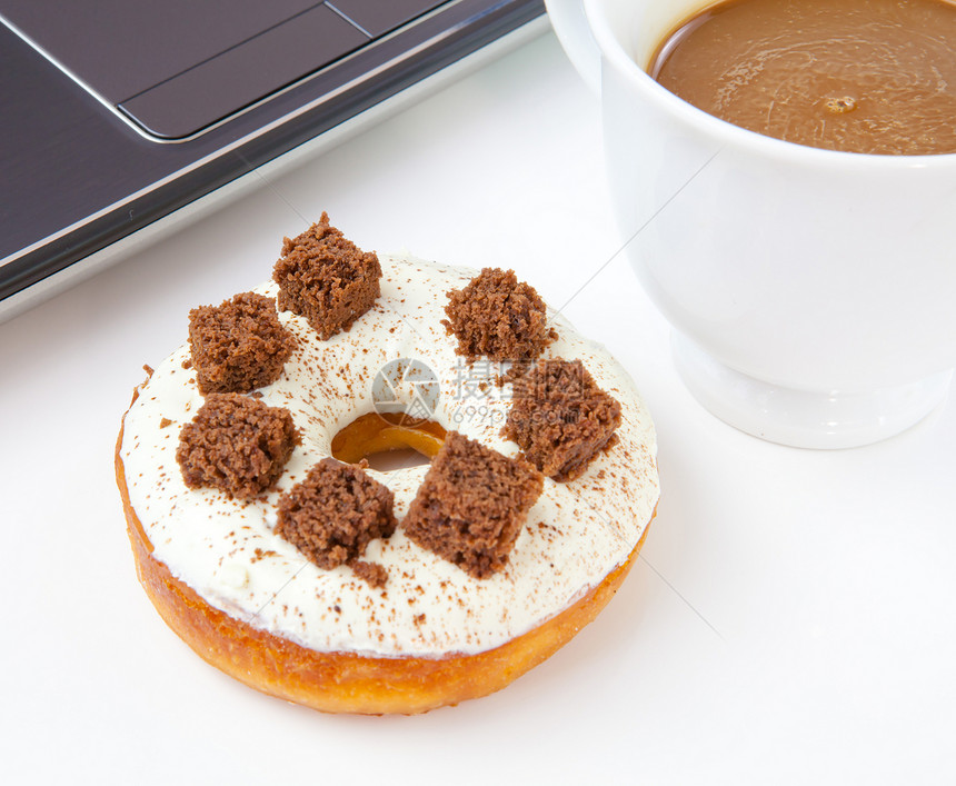 甜甜圈 笔记本和咖啡杯子早餐油炸育肥圆圈磨砂食物甜点巧克力小雨图片