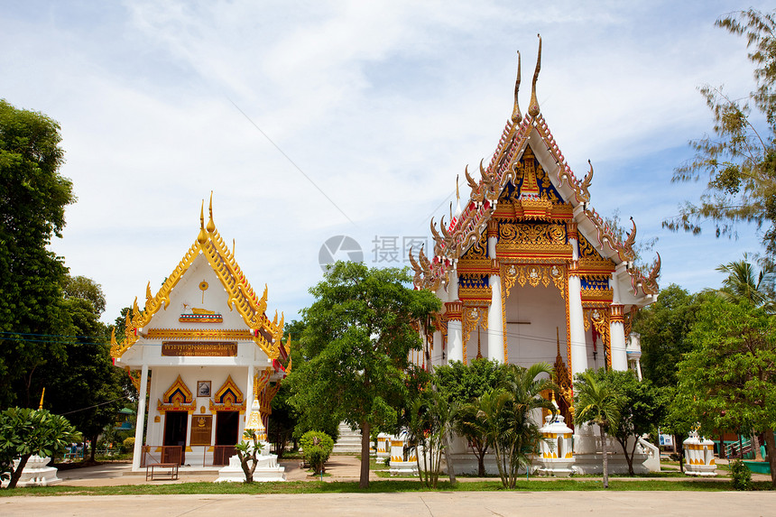 泰国的Wat Bangor文化建筑热带历史雕塑艺术雕像上帝祷告佛塔图片