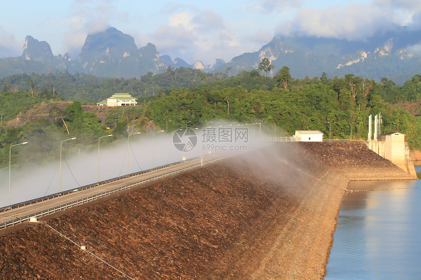 泰国大坝美丽的景观技术薄雾爬坡棕色山脉岩石水库活力力量天空图片