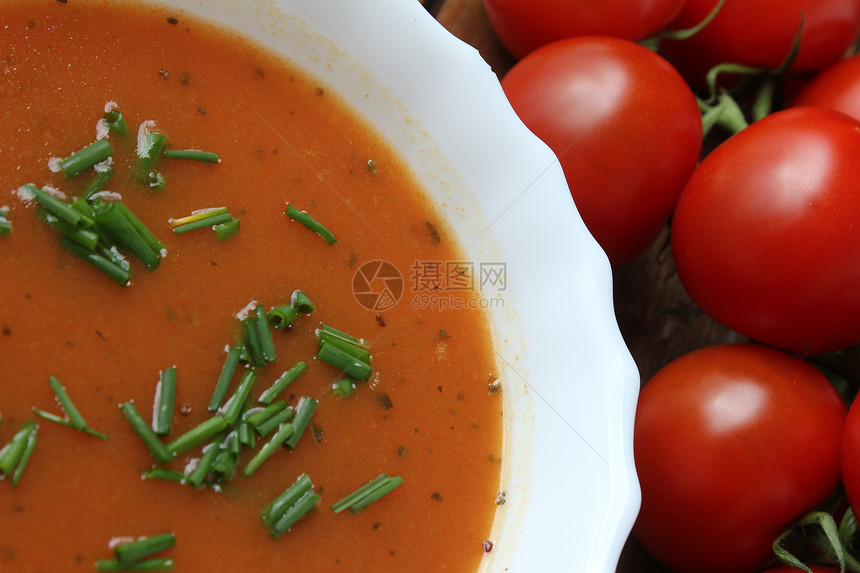 番茄汤用餐美食蔬菜盘子西红柿健康红色草本植物食物韭菜图片