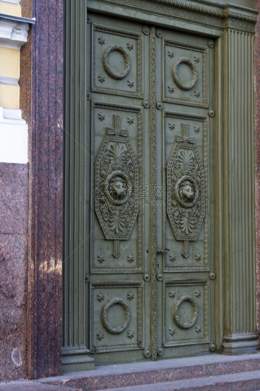 古老的大门入口装饰金属木头门把手房子建筑学城市艺术旅行图片