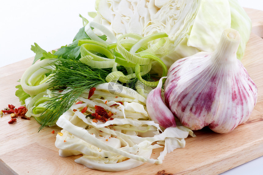 一套卷菜和生菜蔬菜胡椒叶子芹菜健康饮食香菜韭葱绿色红色静物图片
