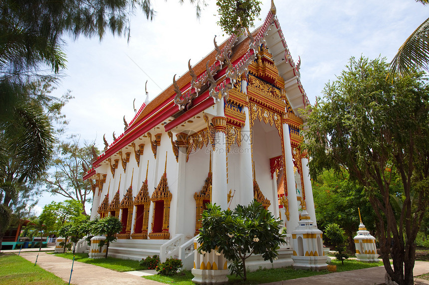 泰国的Wat Bangor雕像石头佛教徒佛塔祷告热带旅行森林寺庙建筑图片