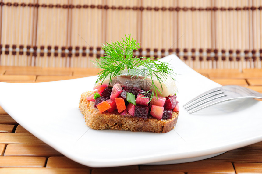 配有黑麦面包 牧草和蔬菜的三明治草药自助餐烹饪煮沸午餐产品健康饮食沙拉餐饮拼盘图片