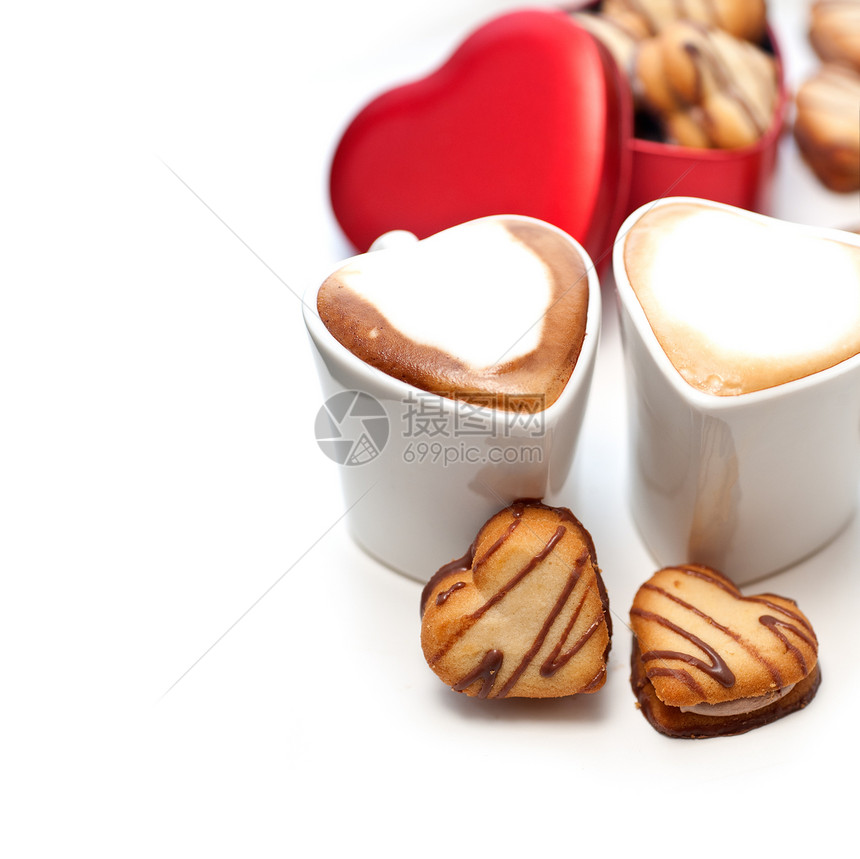 红心金属盒和咖啡上的红心铁盒和咖啡糖果甜点饼干糕点食物礼物小吃夫妻庆典面包图片
