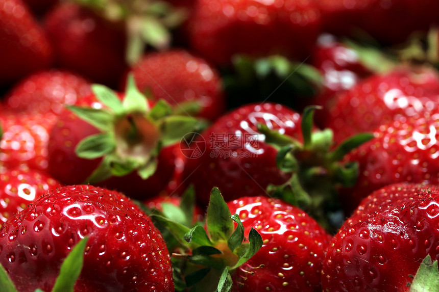 新鲜草莓甜点浆果茶点叶子花园宏观健康市场小吃生态图片
