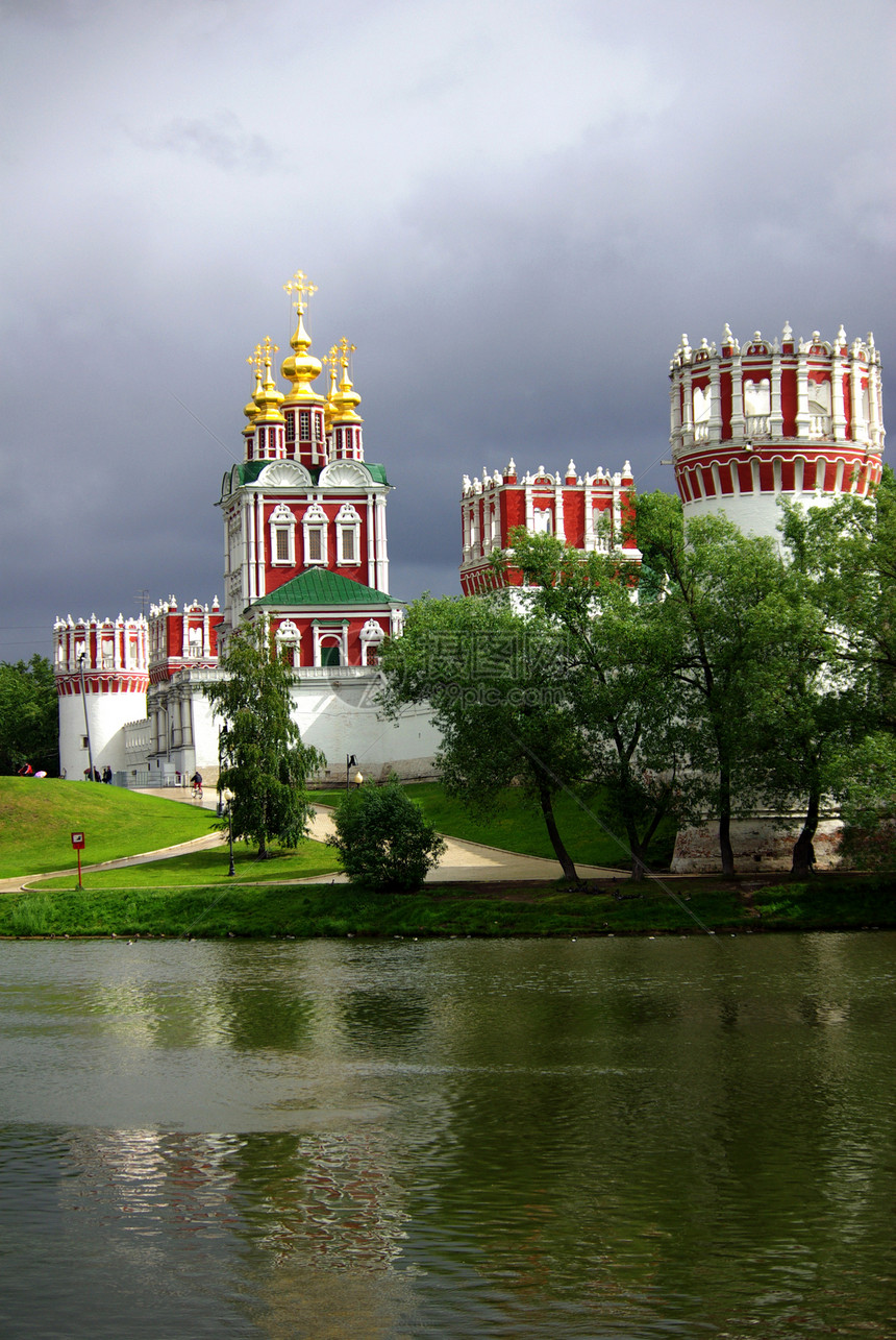 俄罗斯大修道院大教堂教会历史文化新圣女街道国家天炉建筑蓝色图片