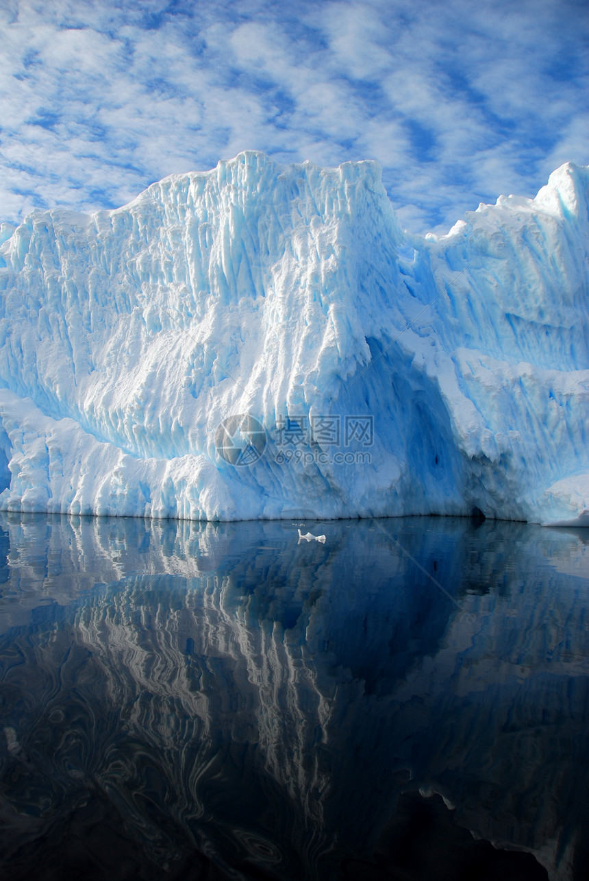 冰雪反射冰山海洋蓝色图片