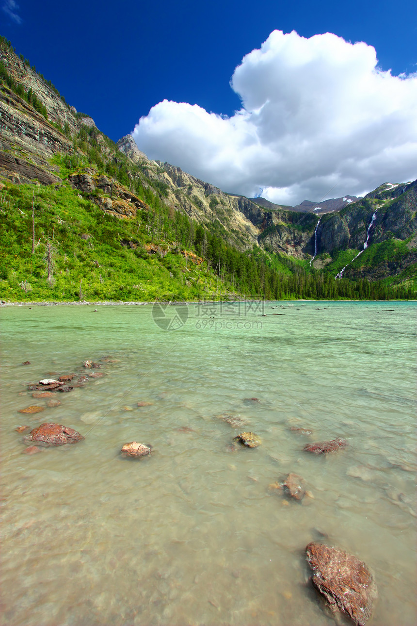 蒙大拿雪崩湖高山场景生态公园旅行荒野环境天空风景岩石图片