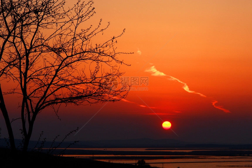 后光戏剧性阳光风景橙子天际场景假期太阳地平线红色图片