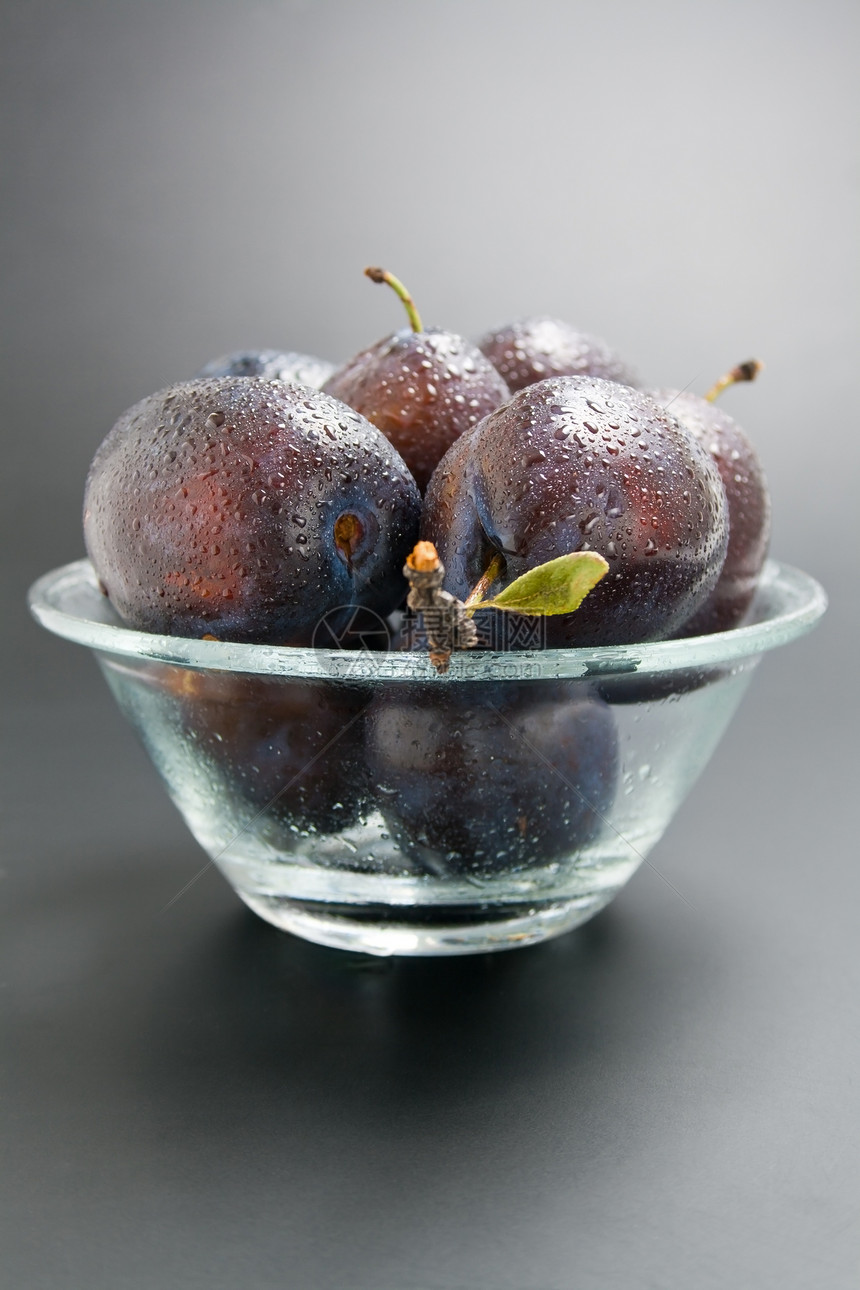 李子维生素食物营养玻璃叶子紫色蓝色团体饮食水果图片