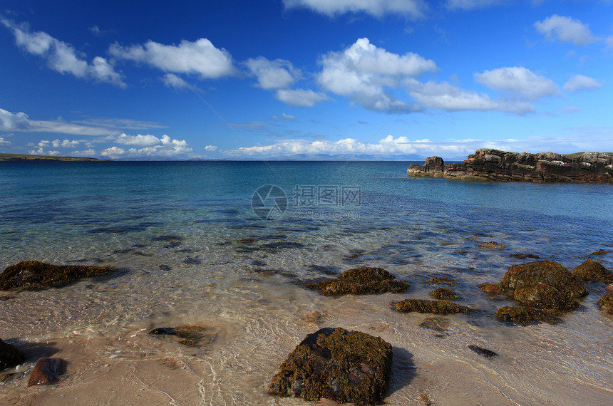 苏格兰高地海滩蓝色全景海洋海岸顶峰农村晴天旅游阳光岩石图片