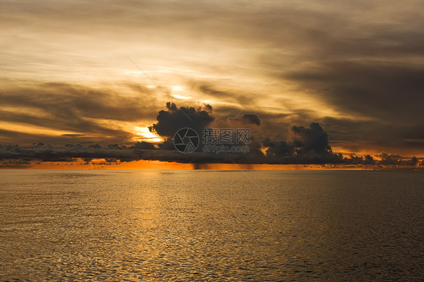 海上日落地平线旅行风景热带反射阳光水域场景岛屿海景图片