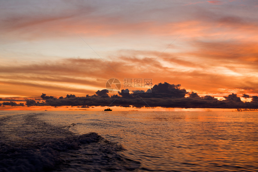 海上日落风景热带阳光地平线海景岛屿旅行水域场景天空图片