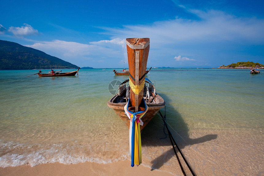 海上渔船尾巴娱乐海岸风景热带蓝色情调天空珊瑚假期图片