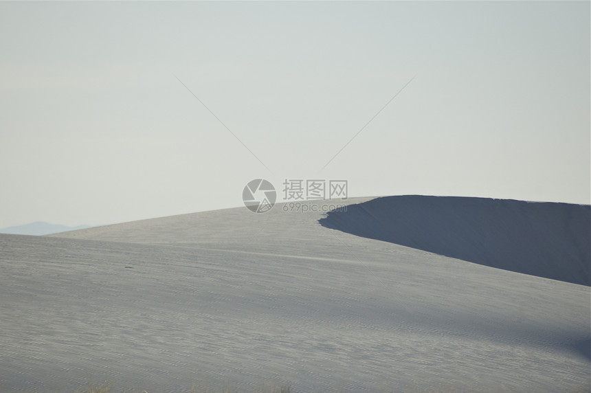 白沙国家纪念碑旅游地标丘陵沙漠天空太阳游客沙丘旅行墙纸图片