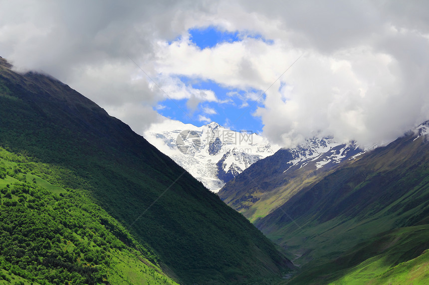 高加索山脉 Dombai悬崖荒野雪花季节顶峰全景冷冻土地石头首脑图片