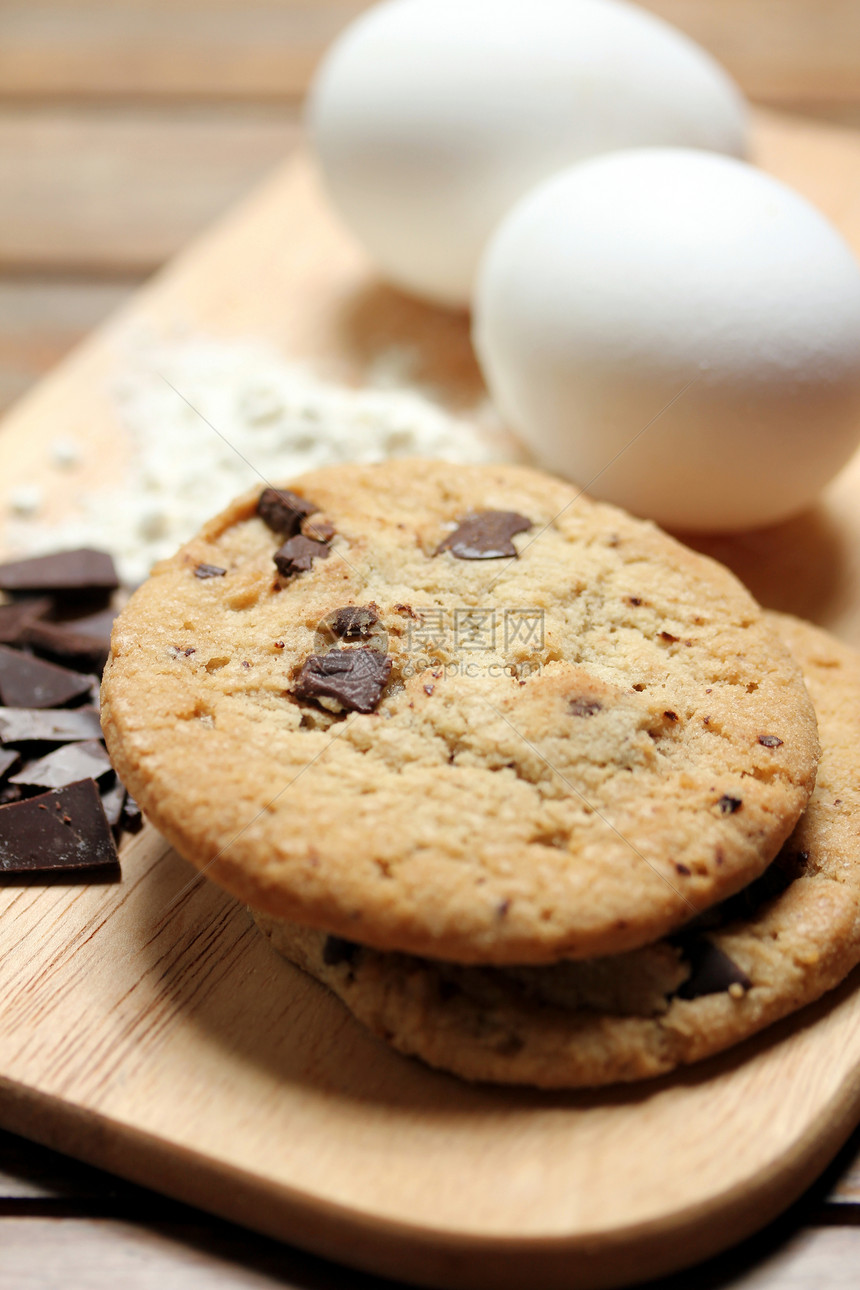 巧克力薯片饼干烘烤育肥面粉食物小吃甜点诱惑棕色传统芯片白色图片