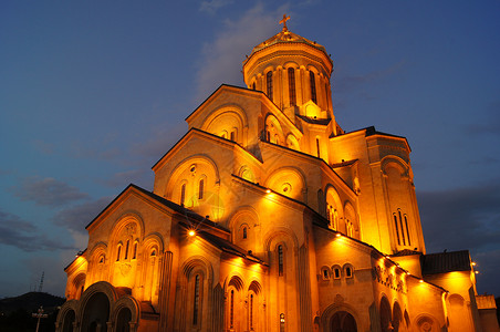 格鲁吉亚第比利斯圣三一公堂教堂同巴城景金子三位一体地区大教堂蓝色教会街道圆顶背景图片