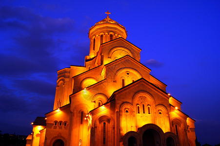 格鲁吉亚第比利斯圣三一公堂教堂蓝色天空建筑学金子大教堂同巴宗教街道地区城景背景图片