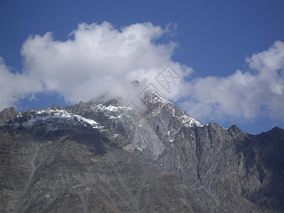 卡兹别克山格鲁吉亚境内的高加索山脉山脉白色天空旅行地区背景