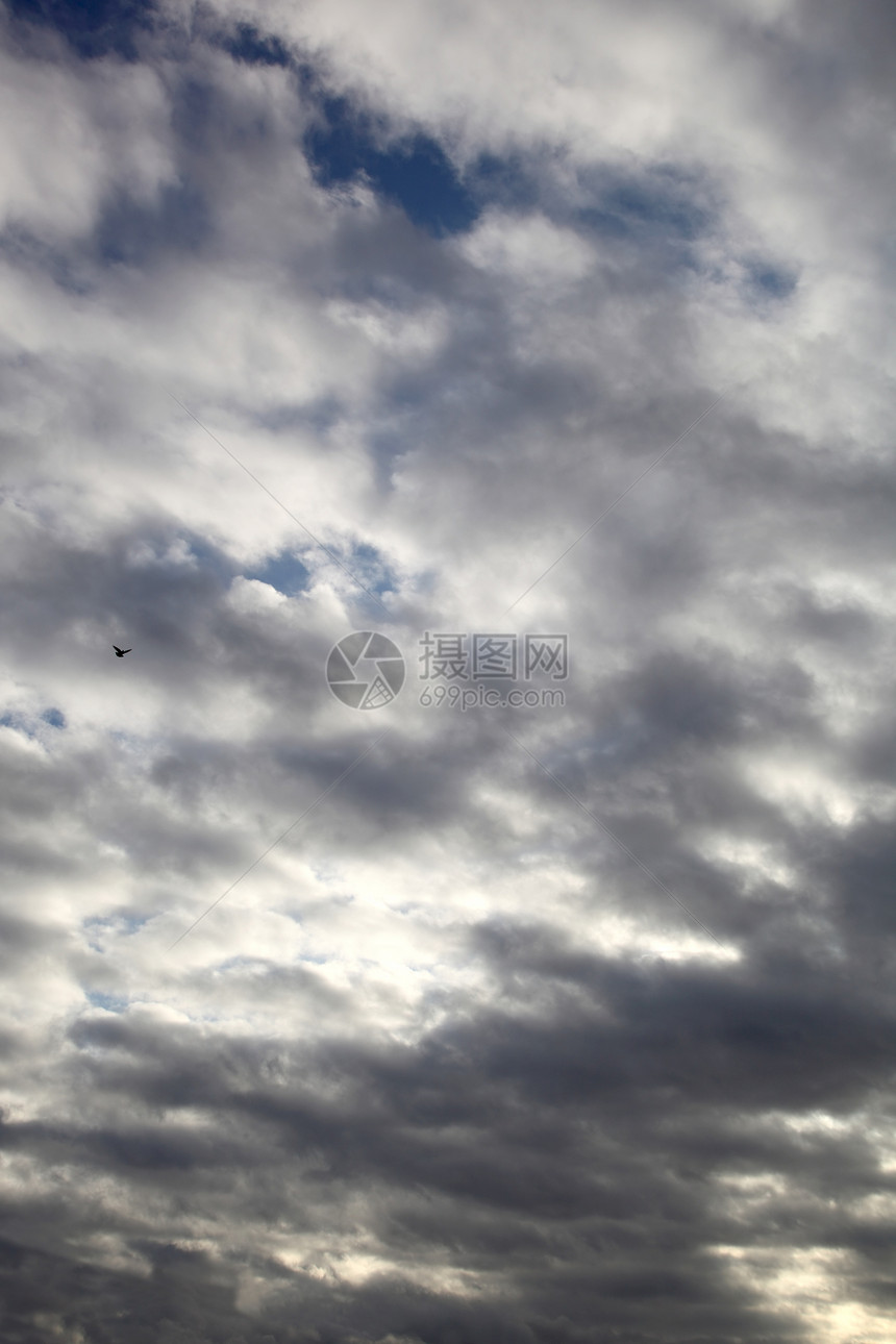 天空晴天水分季节沉淀蓝色天气阳光积雨空气环境图片