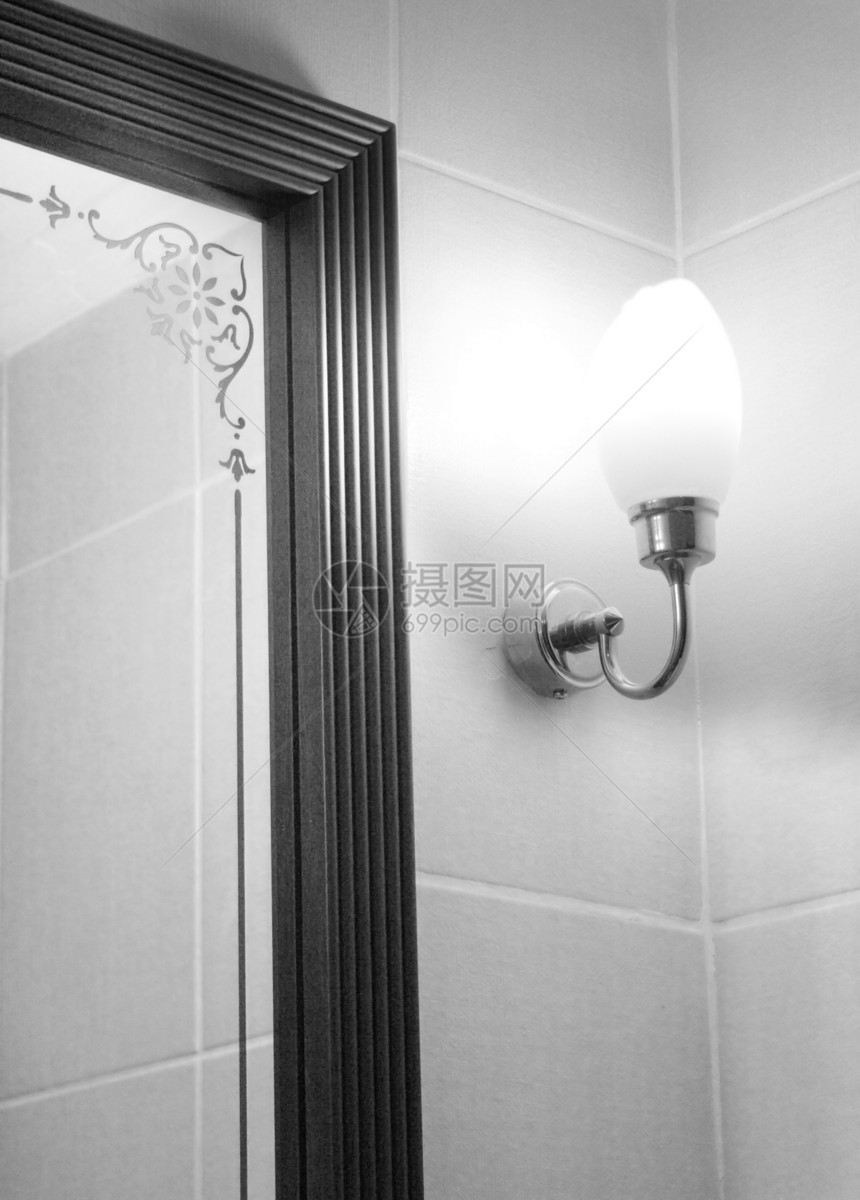 闪光镜房间公寓洗手间大厦反射龙头陶瓷镜子地面家庭图片