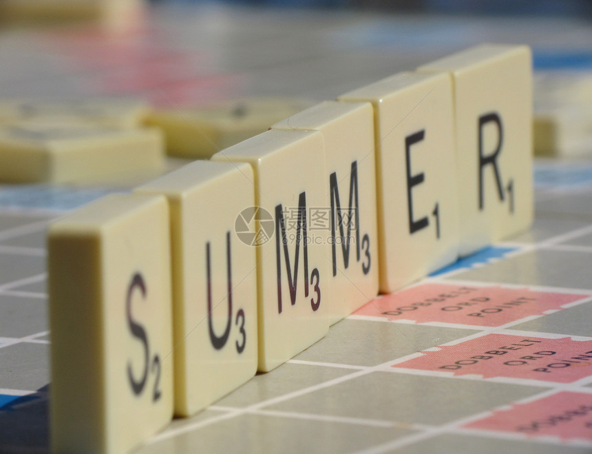 拼写夏季单词的字母图片