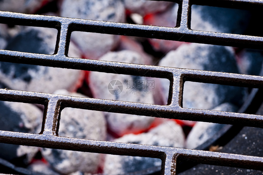 用木炭烧烤红色煤炭网格开箱白色黑色图片