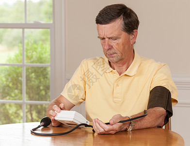 家里血压高的老年男子高血压测量压力诊断卫生临床男性考试脉冲病人背景