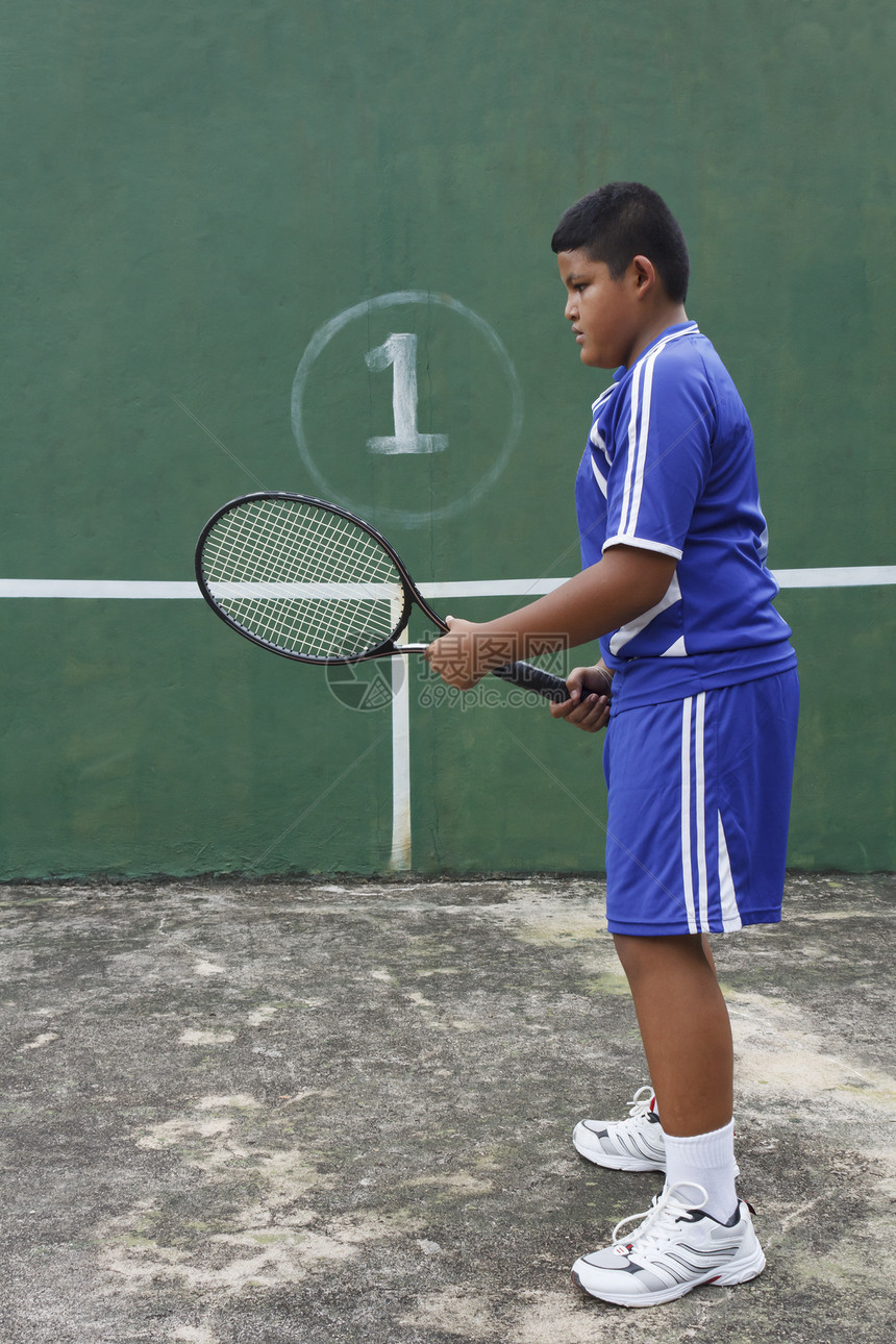 泰国男孩网球运动员小男孩青少年生活方式球拍孩子运动休闲竞技学习游戏图片