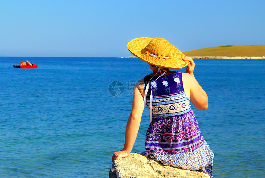 夏季妇女娱乐女士女孩微笑太阳游客女性风镜海洋蓝色图片