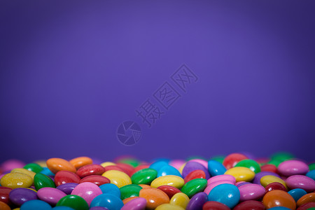 巧克力按钮黄色食物糖果绿色红色蓝色粉色橙子紫色背景图片