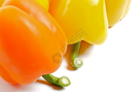 黄和橙贝尔辣椒黄色尾巴绿色横截面橙色食物蔬菜健康饮食背景图片